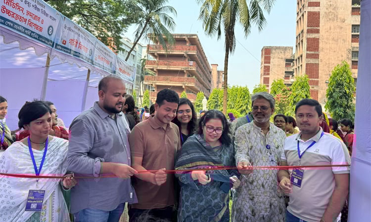 ঢাবি ছাত্রদল নেতা হামিমের উদ্যোগে চলছে ফ্রী মেডিকেল চেক আপ